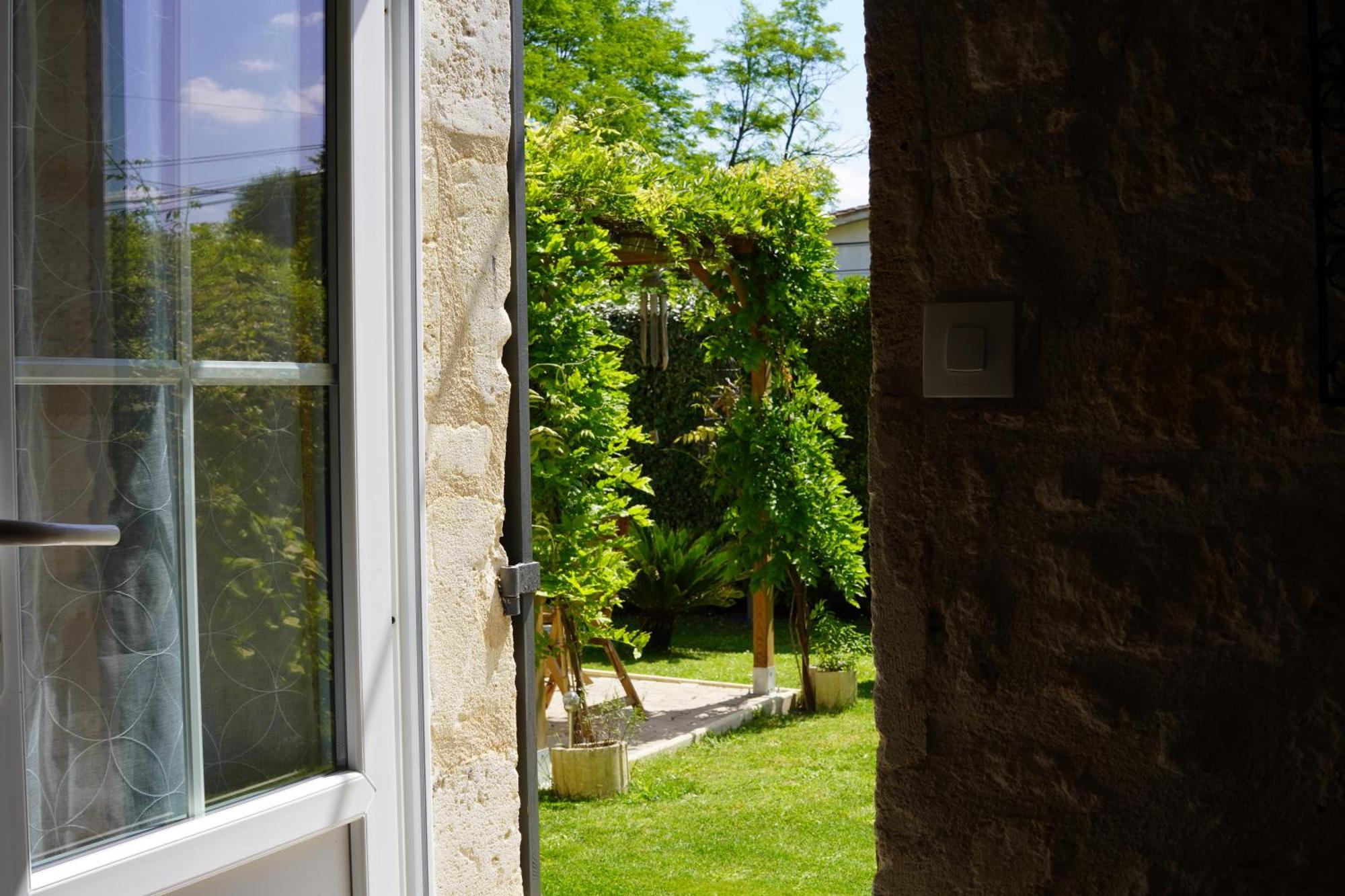 Bed and Breakfast La Girondine Galgon Экстерьер фото