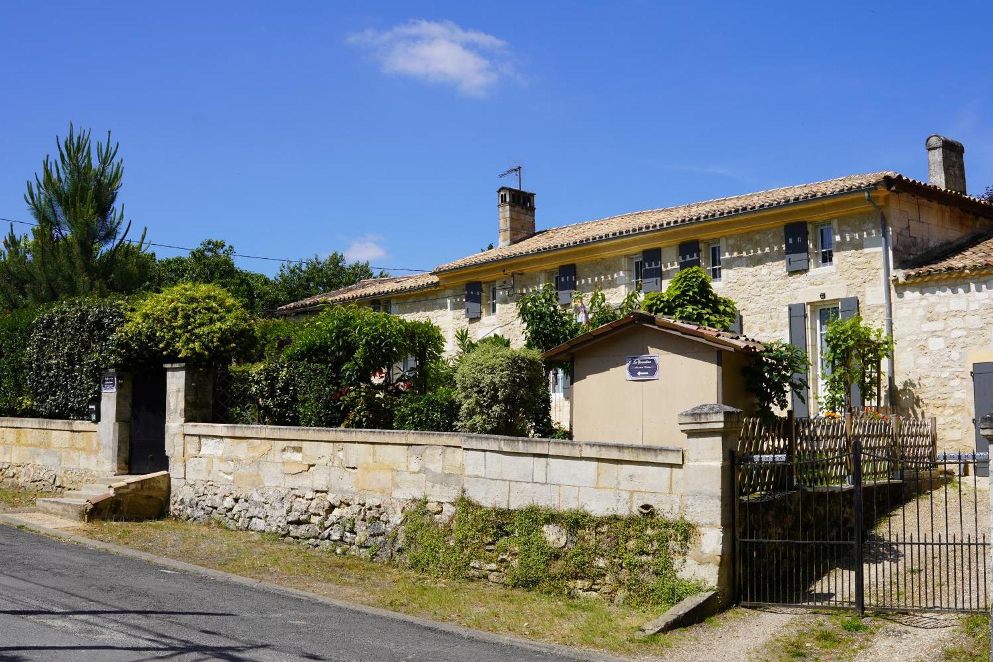 Bed and Breakfast La Girondine Galgon Экстерьер фото