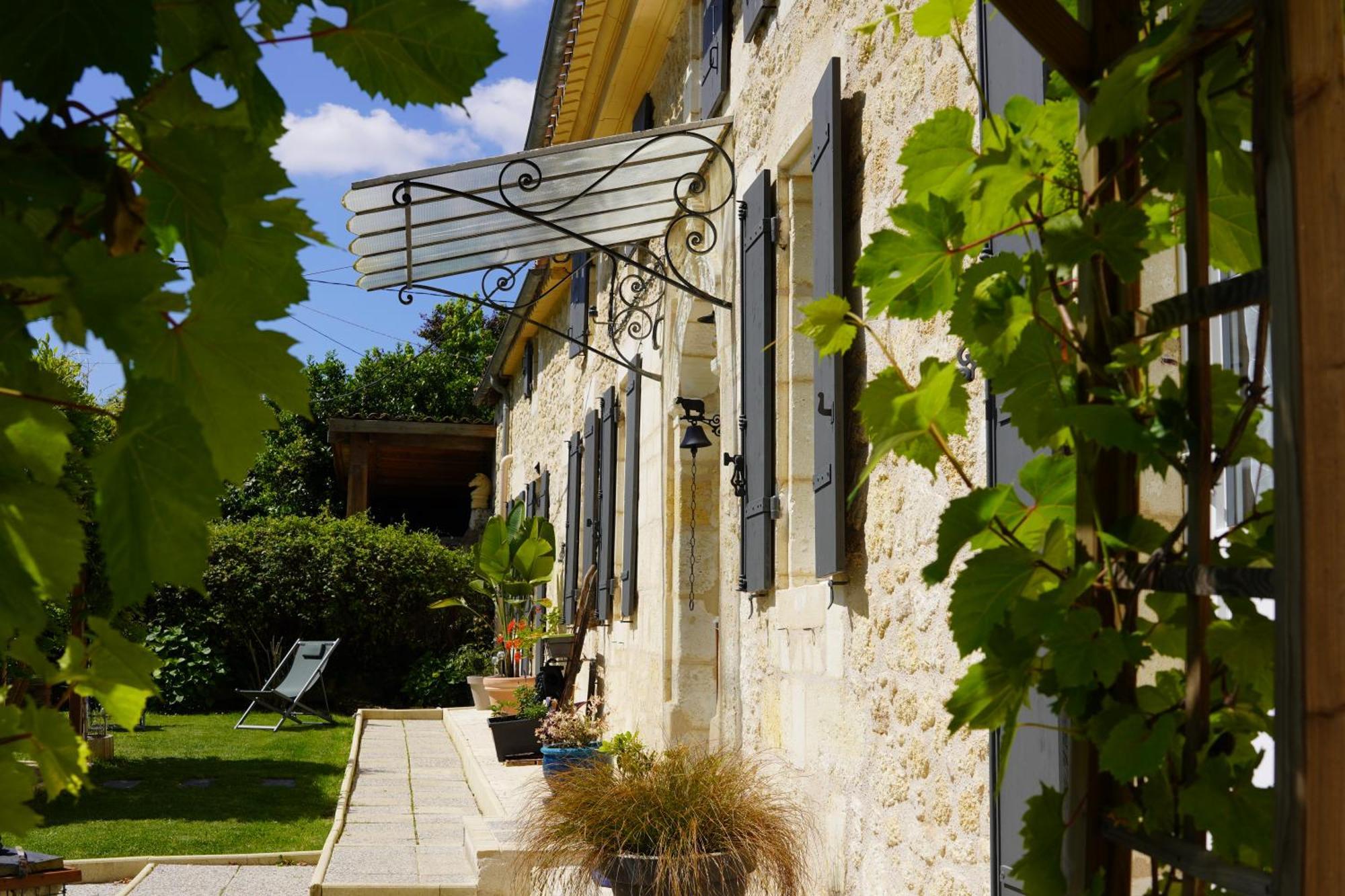 Bed and Breakfast La Girondine Galgon Экстерьер фото